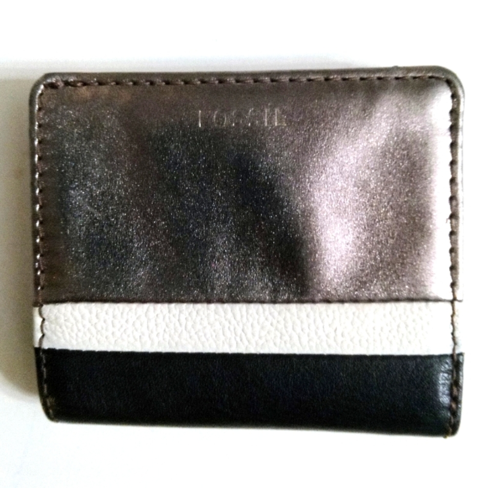 Fossil card case. 4"x 3". Silver white and black. Perfect for any purse. $19.